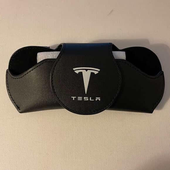 Tesla Logo Sunglass Holder for Car in Black Leather NWT - Picture 1 of 7